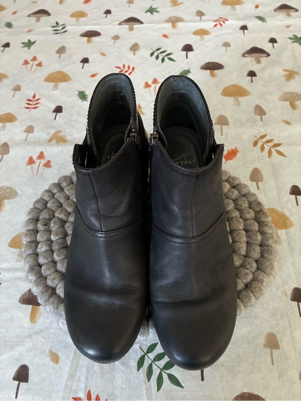 Dansko Women’s Black Leather Ankle Boots size 40